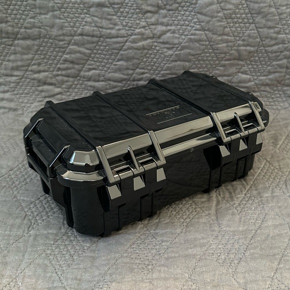 Seahorse SE57 Micro Hard Protective Case in black with rubber boot interior - Picture 11 of 15